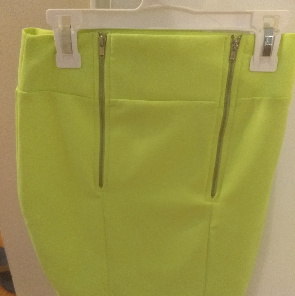 Neon yellow bandage stretch skirt above the knee